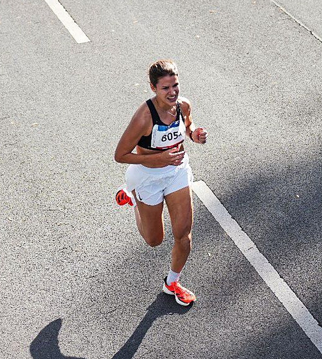 Natasha corriendo un maratón